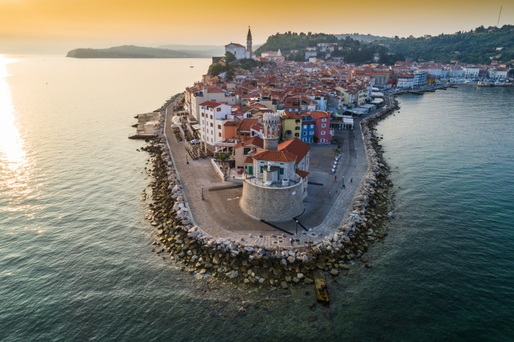 Piran an der slowenisch-adriatischen Küste in der Morgensonne