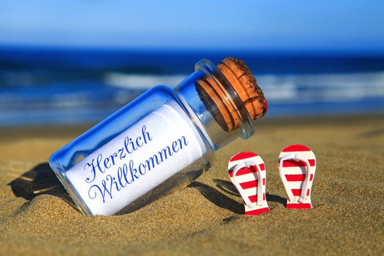 Flaschenpost am Strand: Herzlich Willkommen